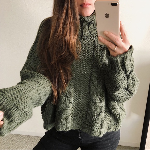 1 Left M* ⚡️ Turtleneck Cropped Sweater - Picture 2 of 6